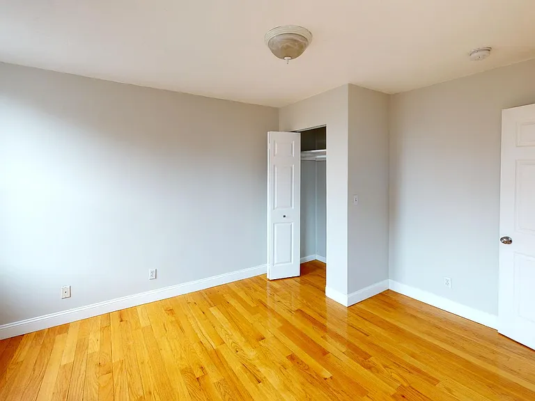 224 Hanover St #11A — Photo 3