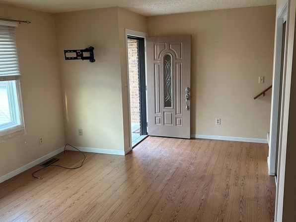 3720 Renee Dr, Bismarck, ND 58503