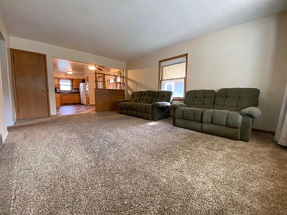 2nd image of 1860 Floraview Dr