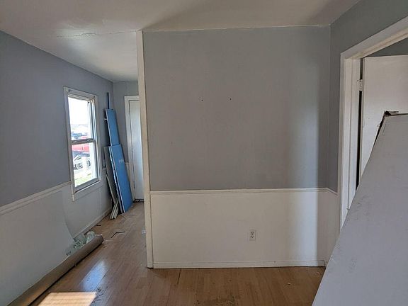 4th image of 2711 5th Ave APT I