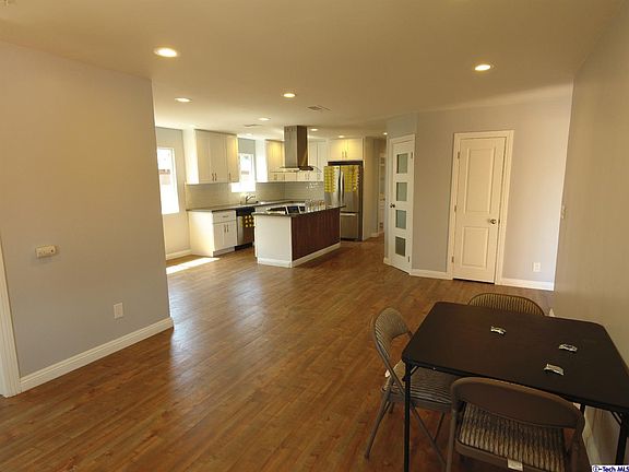 4th image of 2649 Loosmore St