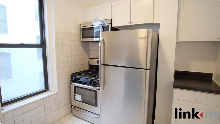 Rented by Link NY Realty | media 22