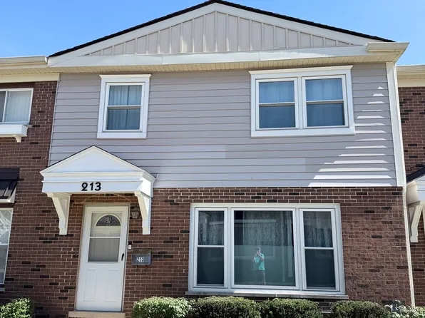 213 Frederick Pl, Wood Dale, IL 60191