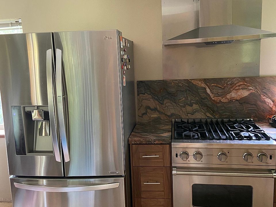 Viking range, 27ft LG fridge