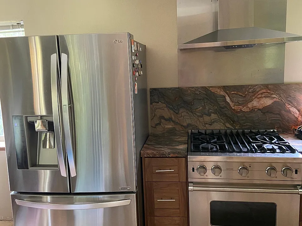 Viking range, 27ft LG fridge