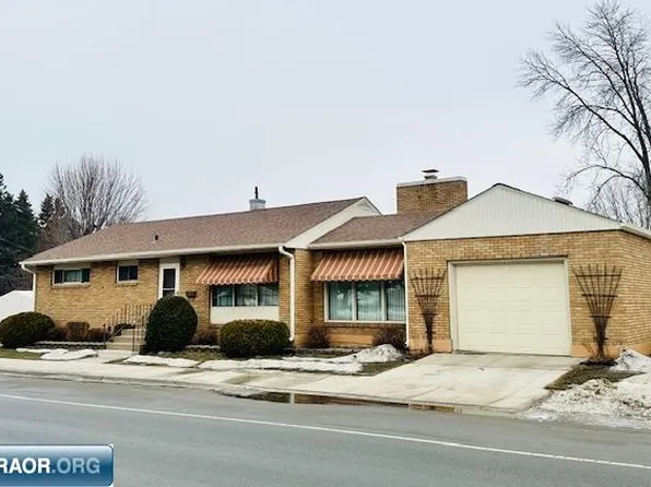 1102 12th St S, Virginia, MN 55792