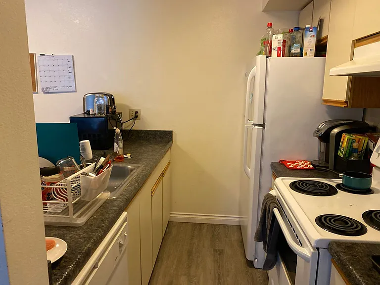 Adams Court Apartments — Photo 98
