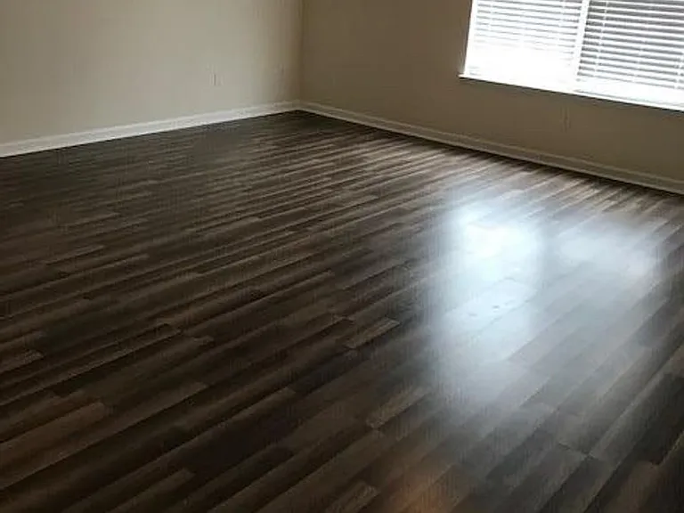 1432 Hilltop Dr — Photo 3