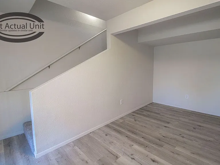 1013 W Ash St — Photo 21