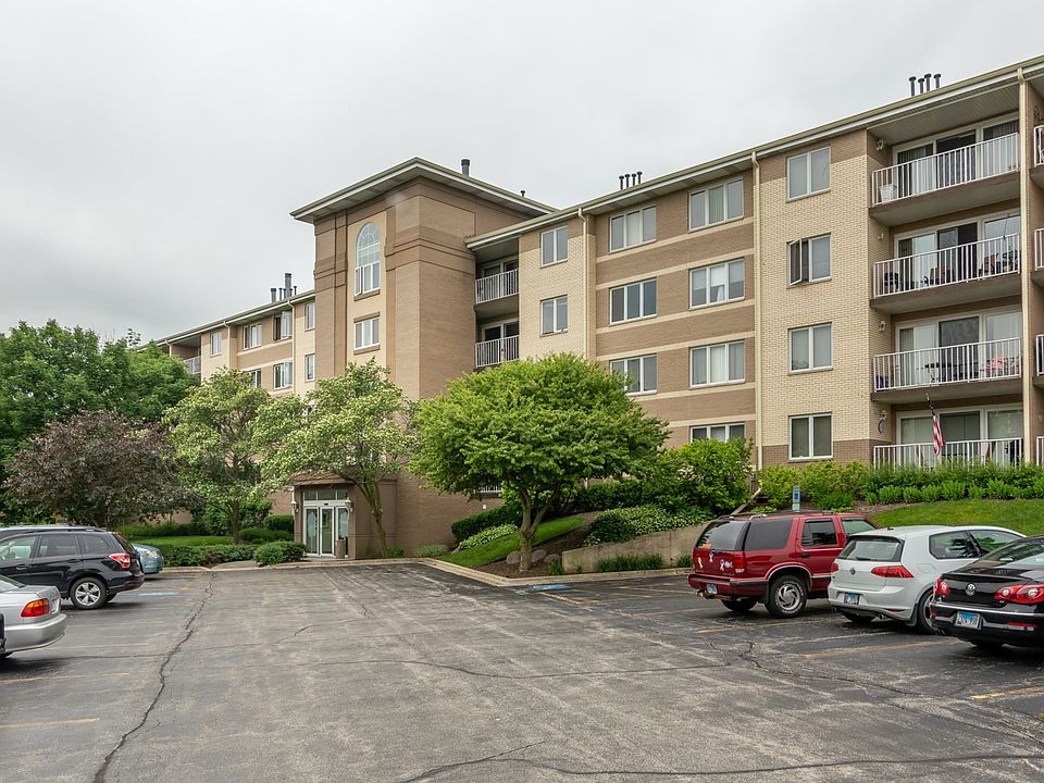 Whispering Oaks Front Entrance View