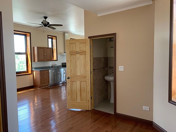 5th image of 2025 S Western Ave #2R