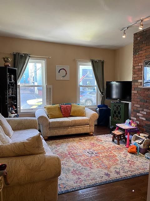 2nd image of 64 Sullivan St