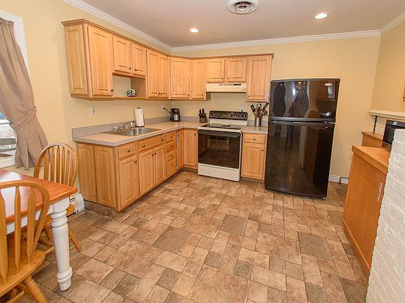 4th image of 9 Barberry Ln