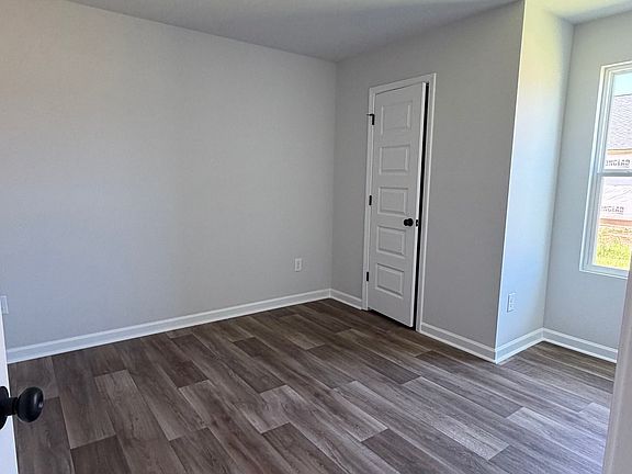 5th image of 578 Cambria Dr
