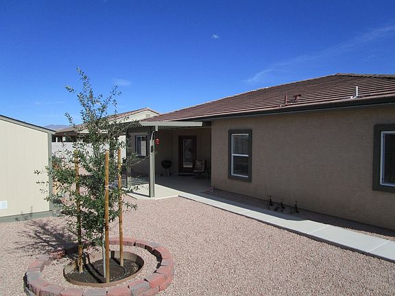 3rd image of 1902 N Cota Ln
