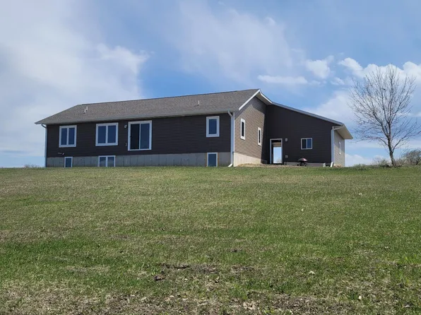 580 Lake St SW, Avoca, MN 56114