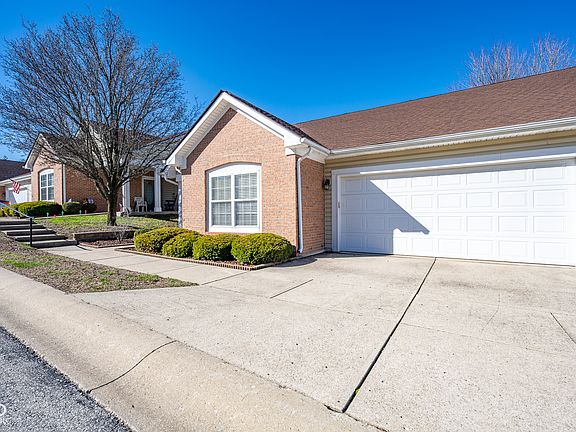 3rd image of 95 Autumn Glen Dr
