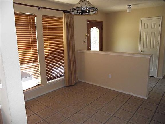 3rd image of 413 N Gaston Dr