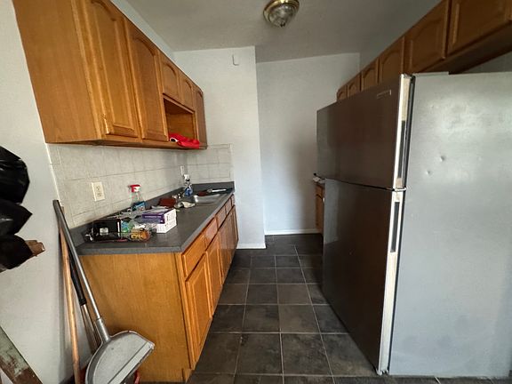 5th image of 453 McLean Ave #2