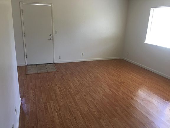 5th image of 482 Hawthorn Ave APT 4