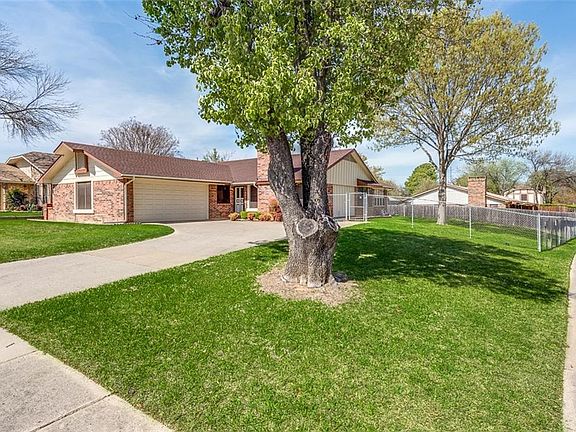 2nd image of 2317 Sequoia Ln