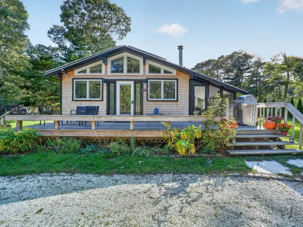 67 Lagoon Ave, Tisbury, MA 02568