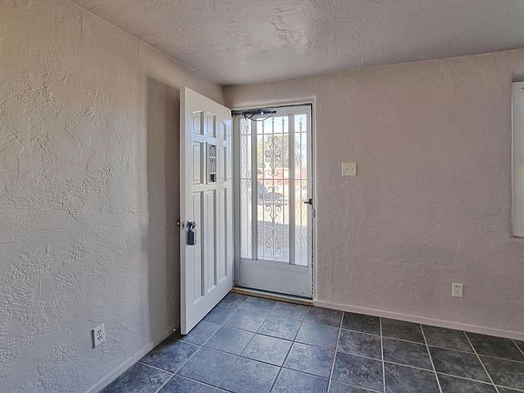 3rd image of 3336 Madeira Dr NE