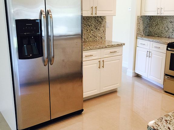 5th image of 4413 SW 37th Ave