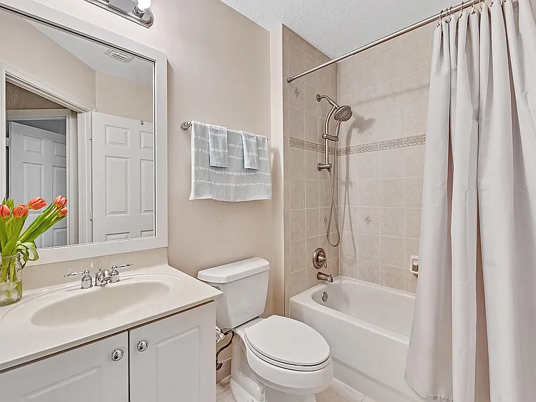323 Bayfront Dr — Photo 43