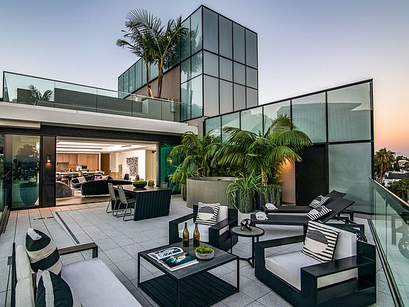 2nd image of 8420 W Sunset Blvd #608