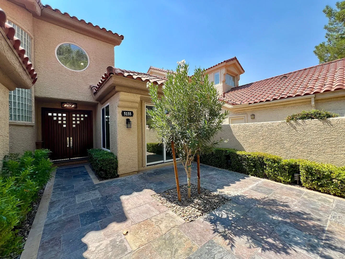 Coming Soon!! $1000 Off 1st Full Months Rent!! Beautiful Home In Spanish Trails, Guard Gated! Cou... — Photo 2