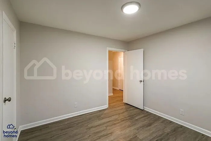916 Julian Rd — Photo 13