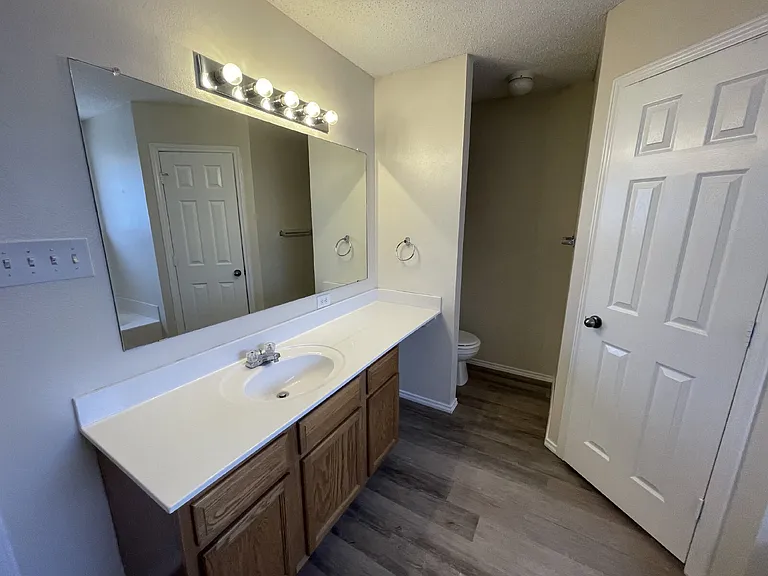 1605 Kirby Ave — Photo 7