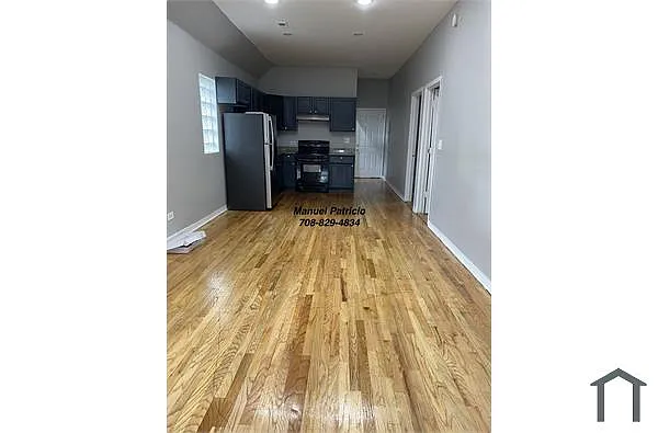 Building Photo - 5906 S La Salle St #2