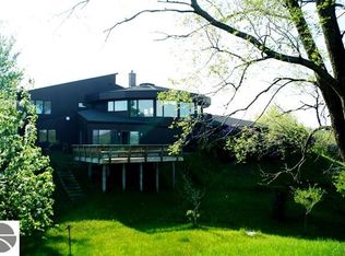 660 Bacon Rd, Frankfort, MI 49635