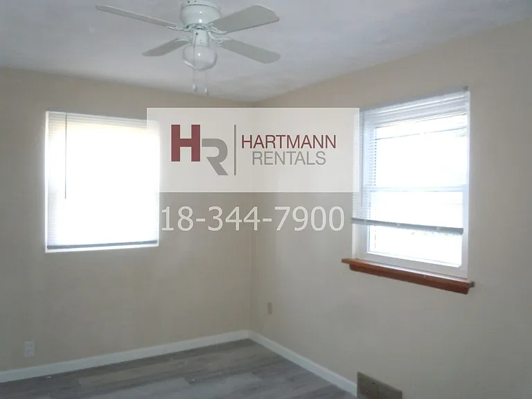 404 S Combs Ave — Photo 4