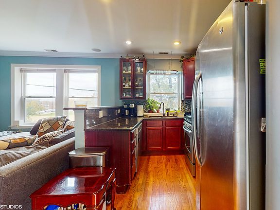 5th image of 6511 N Oakley Ave APT 2