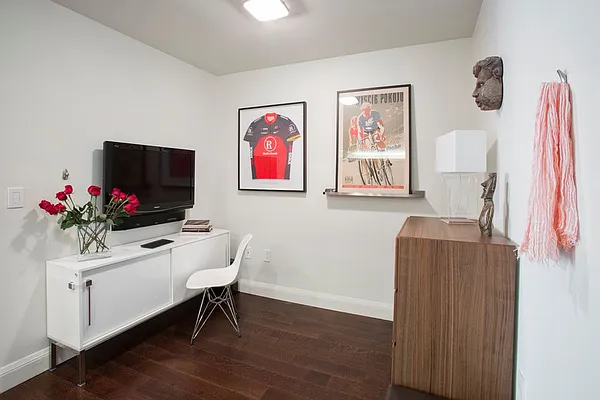 Sold by LG Fairmont Group | media 4