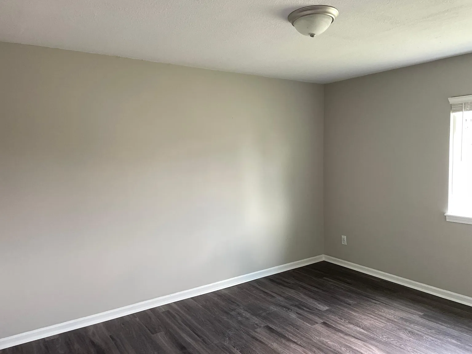 2 bed, 700 sqft, $800 — Photo 4