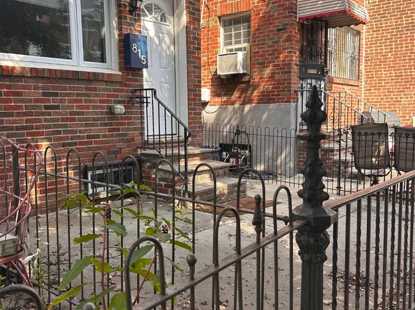815 Tasker St, Philadelphia, PA 19148