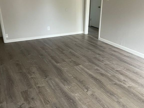4th image of 305 Lynnwood Dr #6