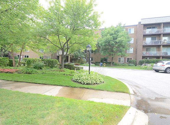 3rd image of 909 E Kenilworth Ave Unit 418