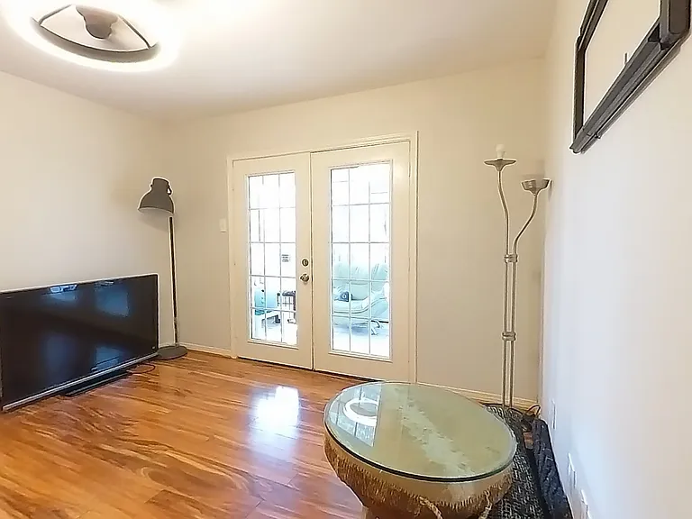 Office/additional 4th bedroom