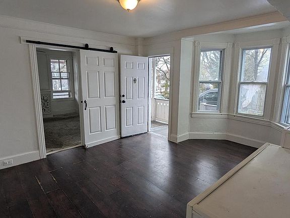 2nd image of 506 Bridgeboro St