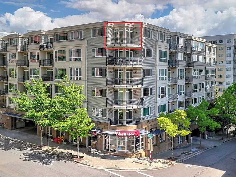 300 110th Ave NE #605 — Photo 1