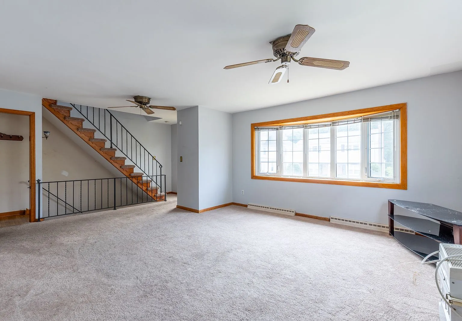 3 bed, 1.5 bath, 1632 sqft, $3,500 — Photo 2