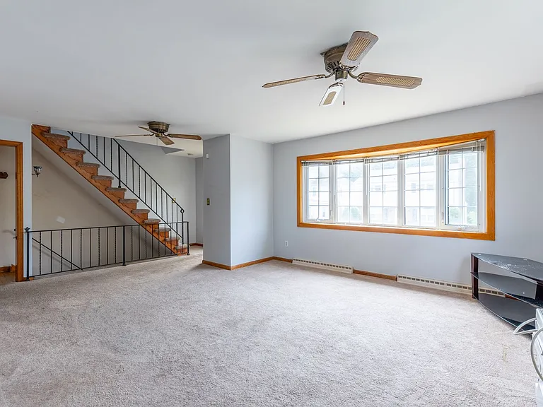 7 Jefferson Ave — Photo 2
