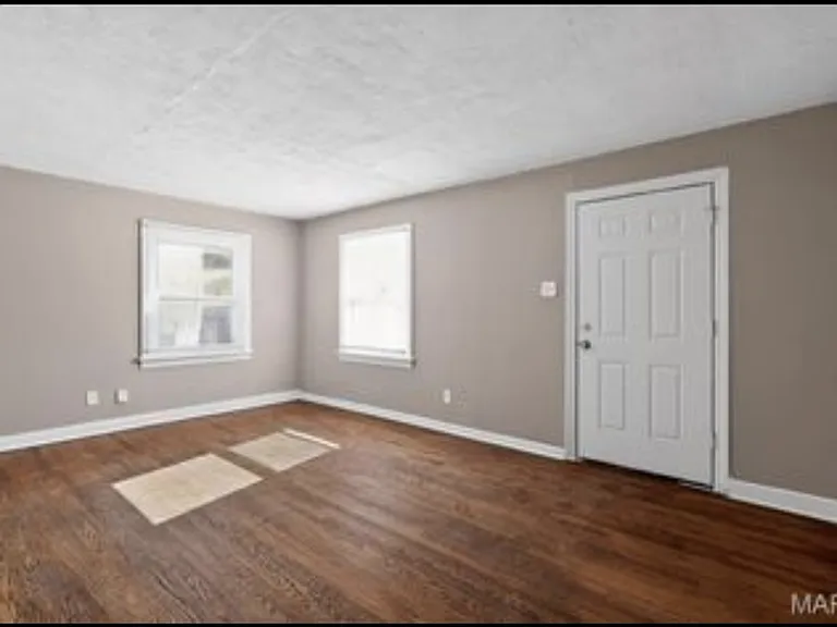 405 Estelle Ave — Photo 18