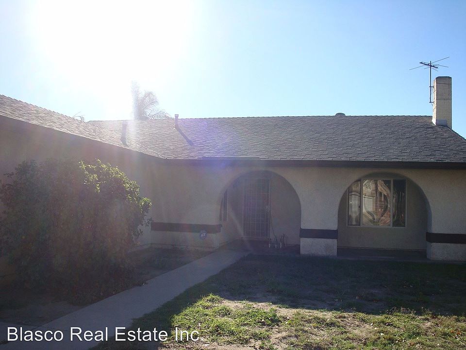1st image of 1614 E Bermuda Dunes St