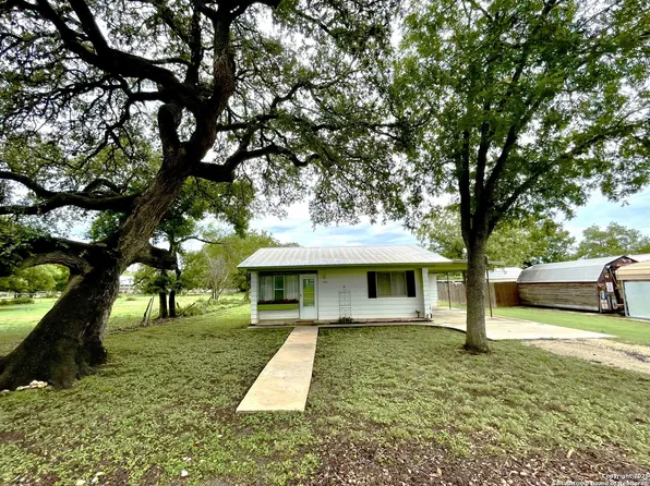406 Hackberry, Bandera, TX 78003